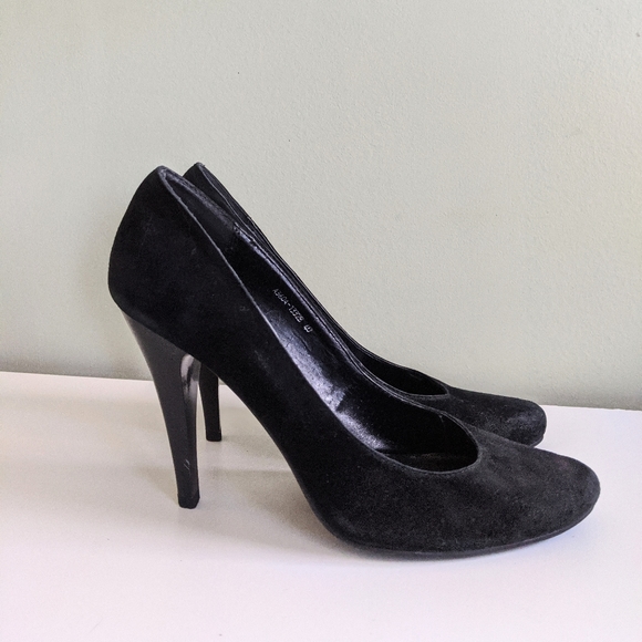 Black suede heeled round toe pumps size 9 - Picture 3 of 7